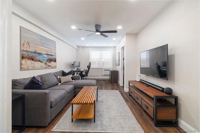 370 W Broadway #3M