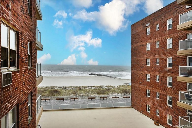370 W Broadway #4Y