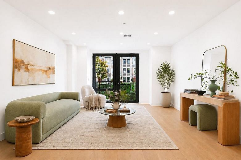 371 Hawthorne Street #1