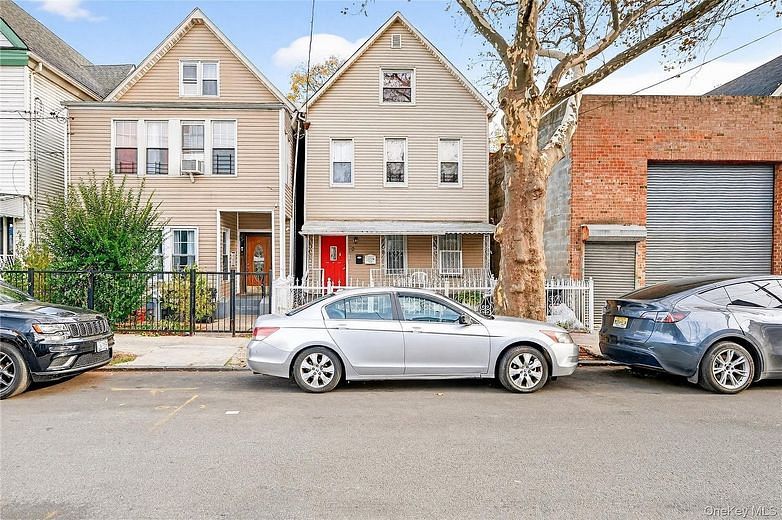 372 Bronx Park Avenue