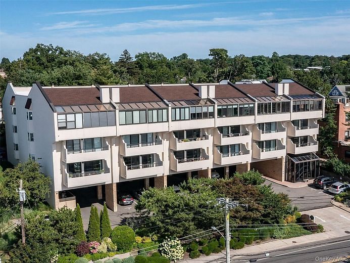 372 Main Street #205