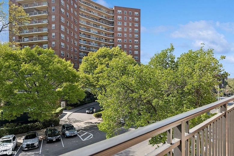 3720 INDEPENDENCE AVENUE #3D