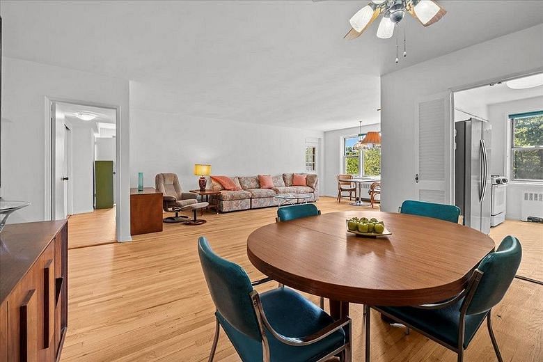 3720 INDEPENDENCE AVENUE #4E