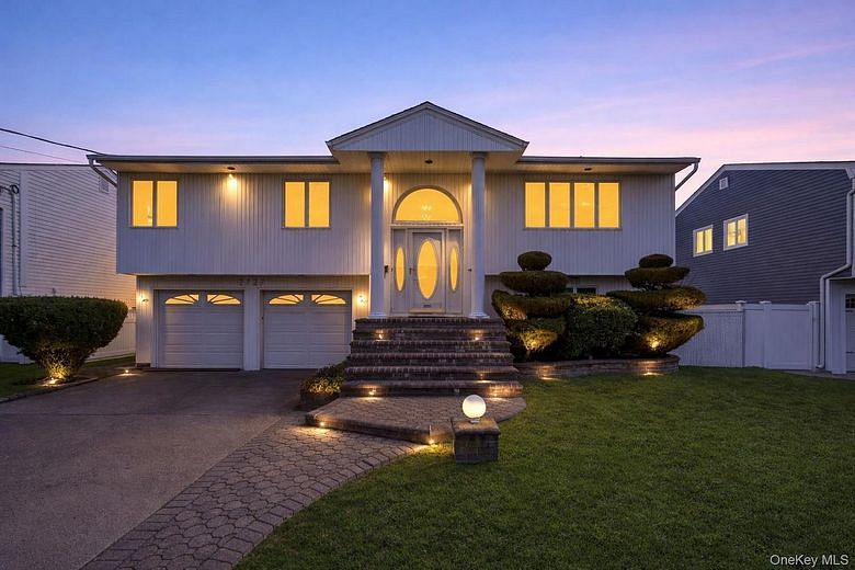 3727 Oceanside Road E