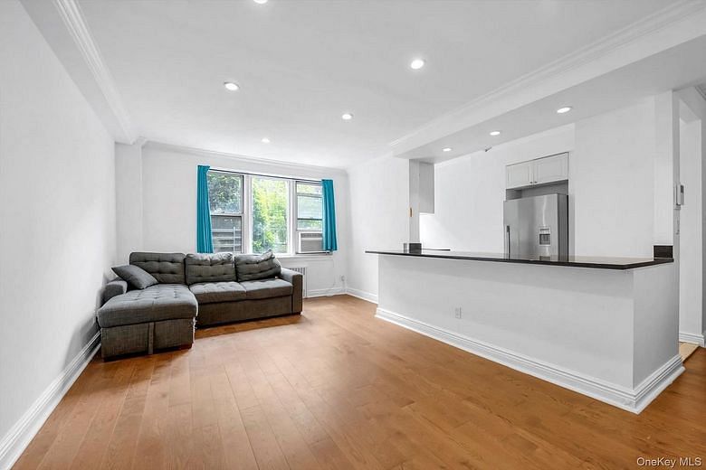 3750 Hudson Manor Terrace #1DW