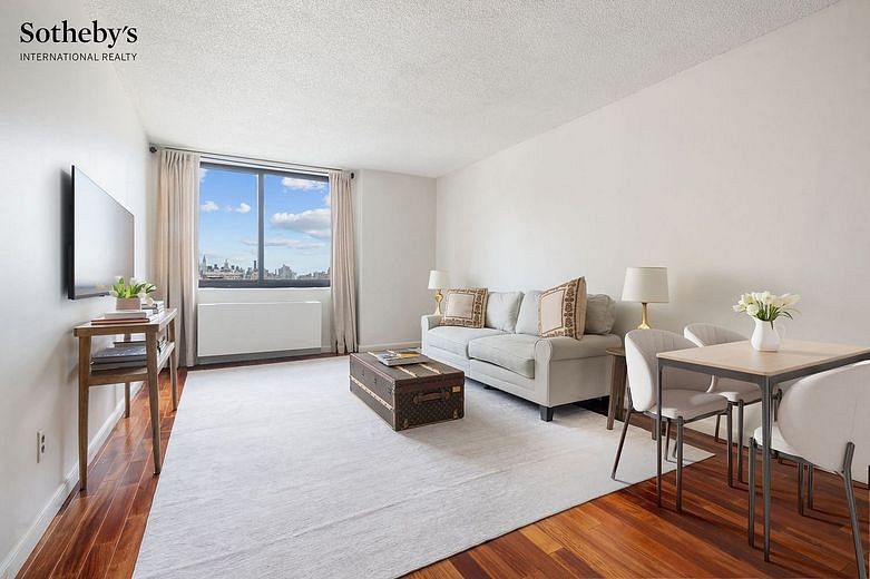376 Broadway #18E
