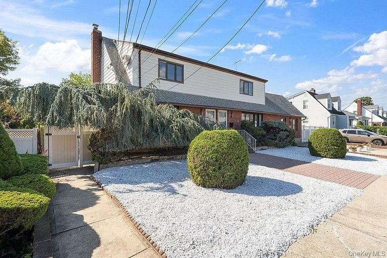 376 Hunnewell Avenue