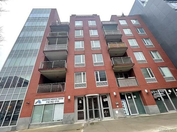 38-34 Parsons Boulevard #PH-D