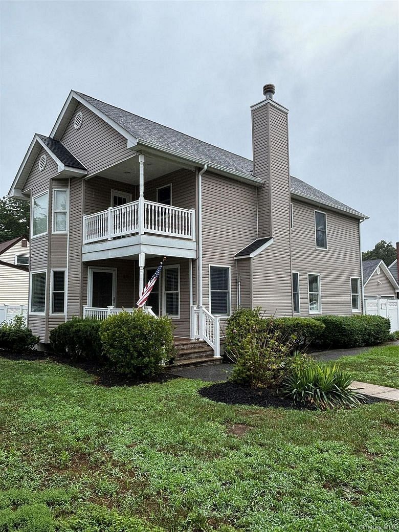 38 Hallock Avenue