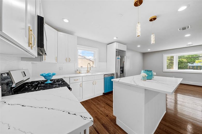 38 Moffitt Boulevard