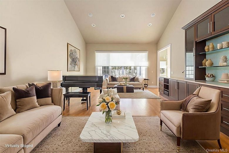 38 Stone Hill Drive S