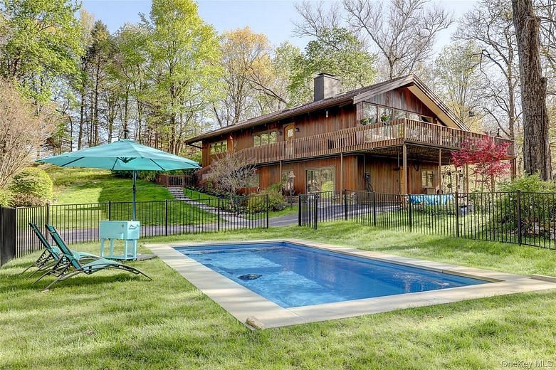 380 Long Ridge Road