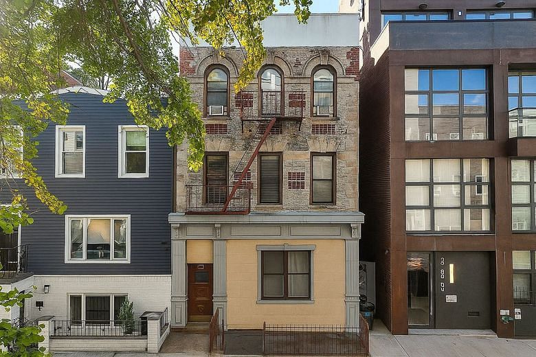 381 Manhattan Avenue