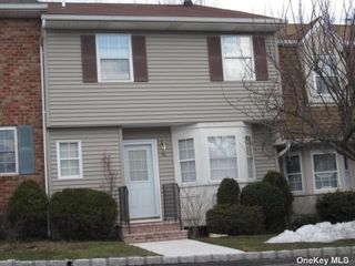 Image 1 of 30 for 118 Woodlake Drive W #0 in Long Island, Woodbury, NY, 11797