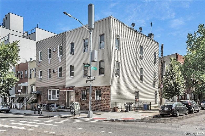 382 Manhattan Avenue