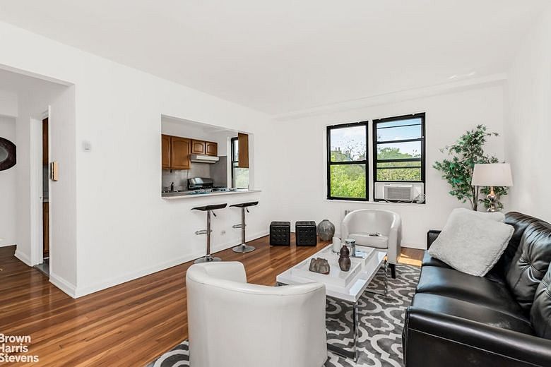 3840 Greystone Avenue #5L