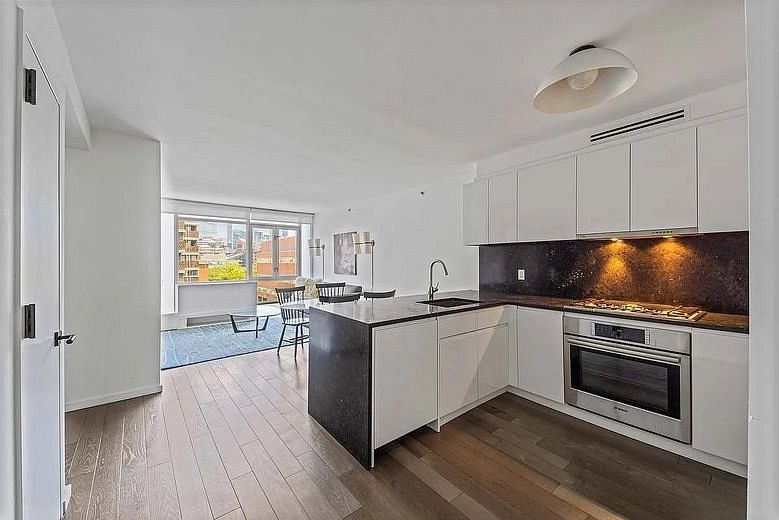 385 First Avenue #8D