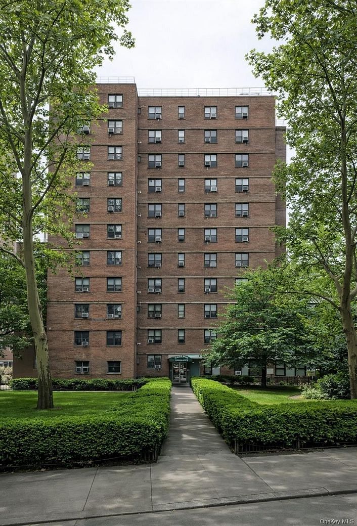 385 Grand Street #L904