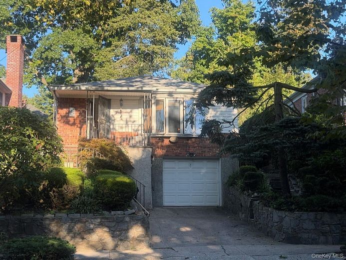 3855 Douglaston Parkway