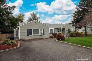 Image 1 of 13 for 11 Arctic Street in Long Island, Bay Shore, NY, 11706