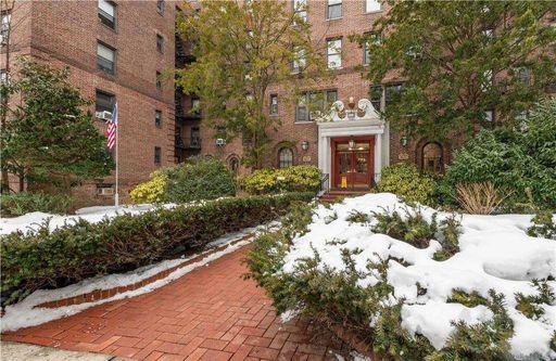 Image 1 of 10 for 83-80 118th Street #3P in Queens, Kew Gardens, NY, 11415