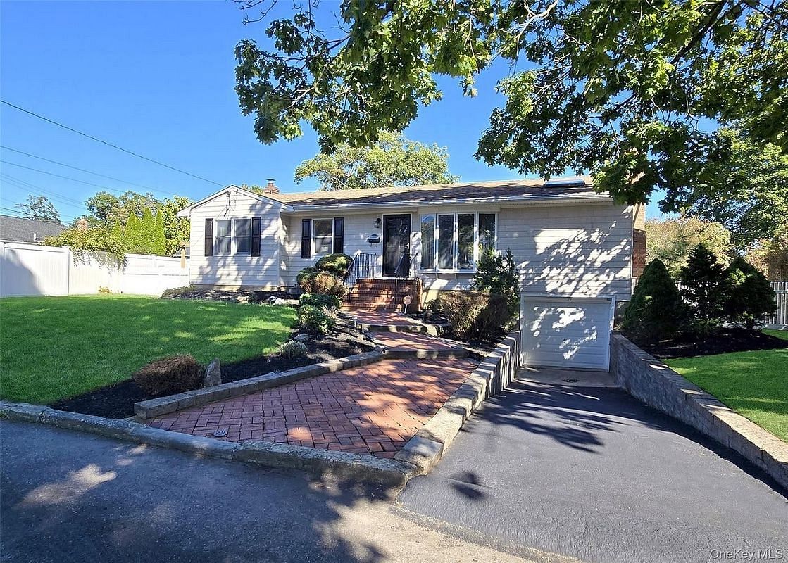 Image 1 of 27 for 39 Anna Street in Long Island, Islip, NY, 11706