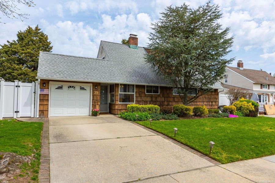 Image 1 of 29 for 39 Bayberry Lane in Long Island, Levittown, NY, 11756
