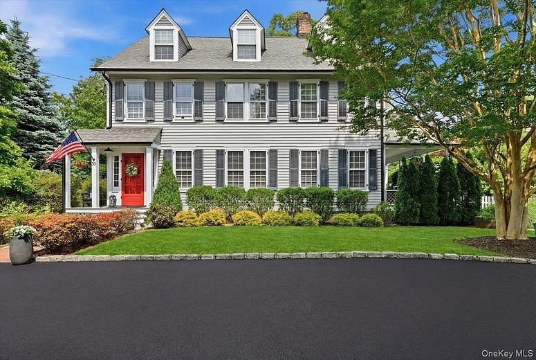 39 Little East Neck Road S