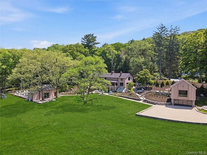 39 Old Snake Hill Road