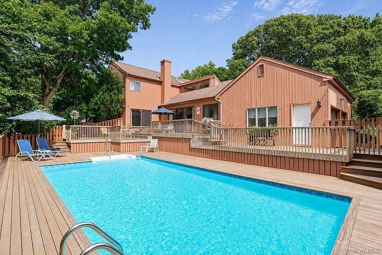 39 Spring Pond Lane