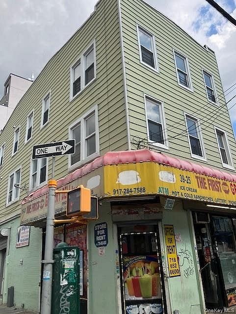3925-3933 NE White Plains Roads