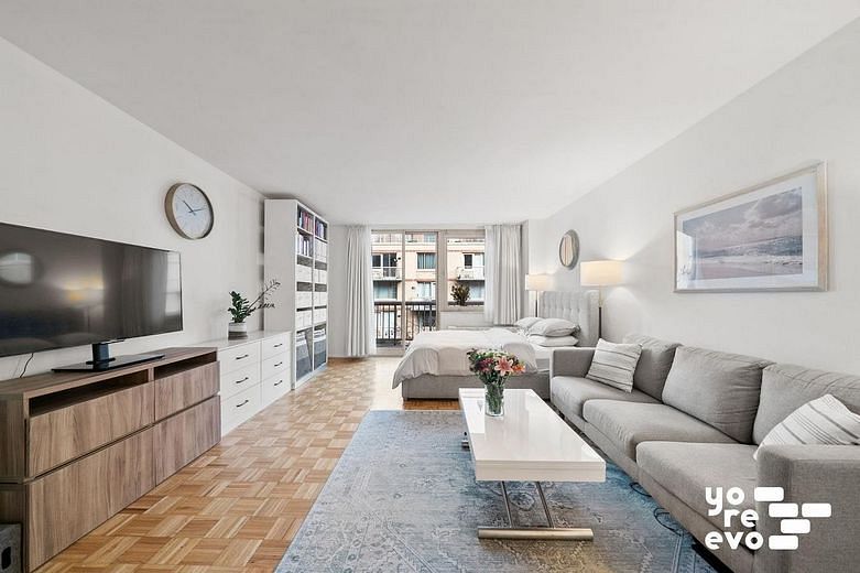 393 West 49th Street #4DD