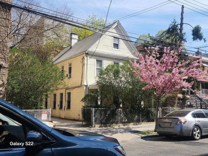 3930 Carpenter Avenue