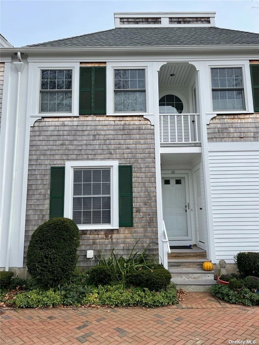 13 Stirling Cove #F in Long Island, Greenport, NY 11944