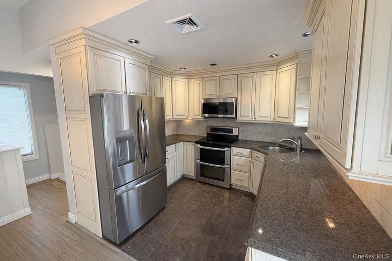 3938 Arthur Avenue N