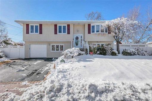 Image 1 of 23 for 207 Oak Neck Road in Long Island, West Islip, NY, 11795