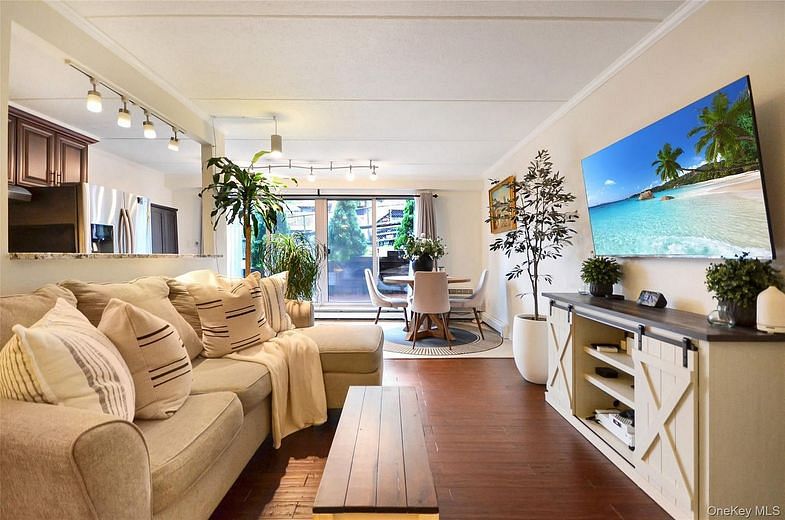 397 N Broadway #1F