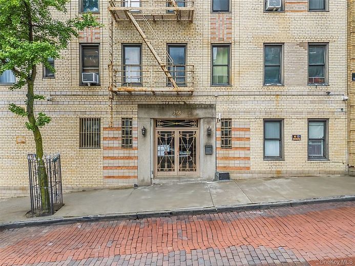 398 Oliver Place #1A