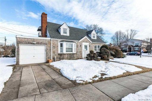 Image 1 of 20 for 1 Primrose Drive in Long Island, New Hyde Park, NY, 11040