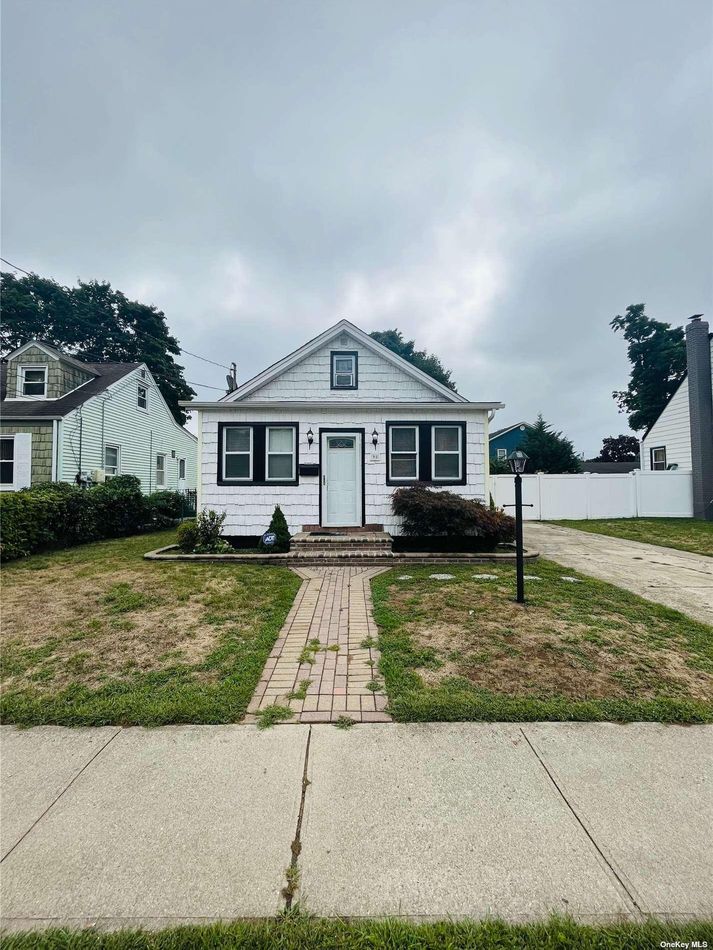Image 1 of 26 for 90 E Greenwich Avenue in Long Island, Roosevelt, NY, 11575