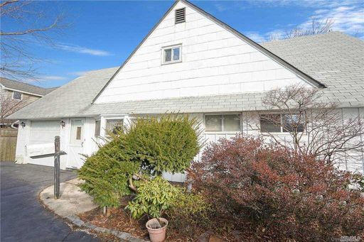 Image 1 of 21 for 11 Star Ln in Long Island, Levittown, NY, 11756