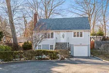 Image 1 of 26 for 257 Melville Road in Long Island, S. Huntington, NY, 11746