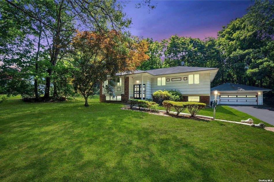 Image 1 of 32 for 4 Acre Lane in Long Island, Melville, NY, 11747