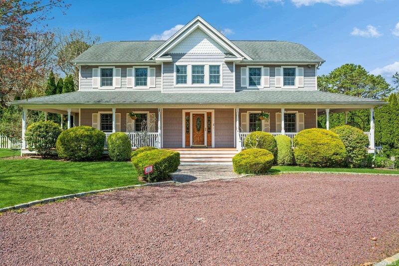 Image 1 of 34 for 4 Bay Hill Rd in Long Island, Hampton Bays, NY, 11946