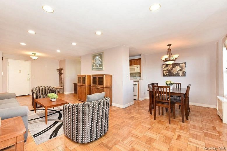 4 Birchwood Court #1N