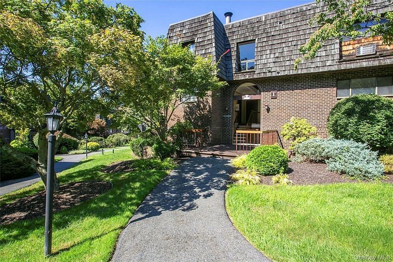 4 Briarcliff Drive S #4
