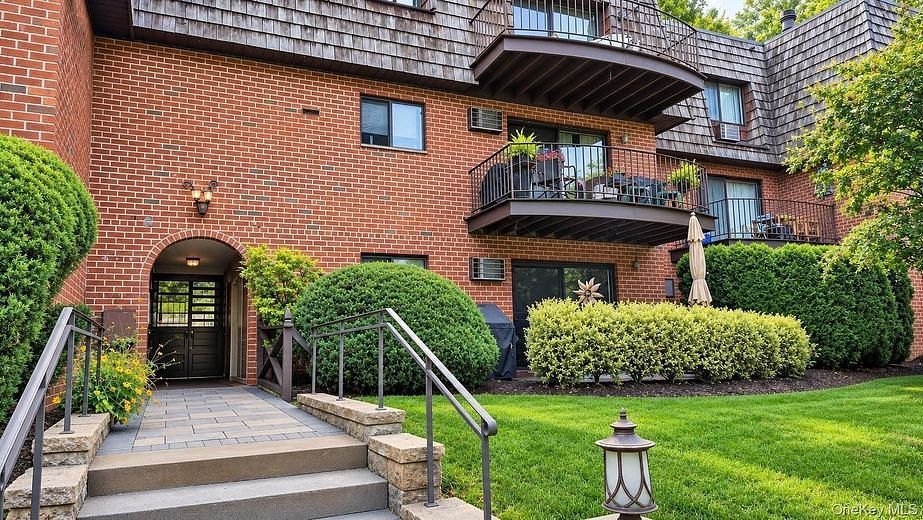 4 Briarcliff Drive S #9