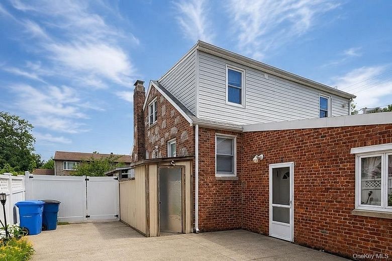 4 Brown Street