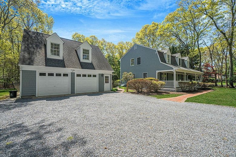 4 Chambord Court