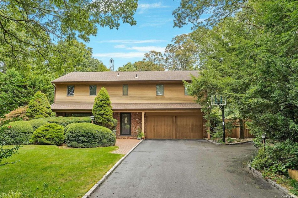 Image 1 of 32 for 4 Colby Drive in Long Island, Dix Hills, NY, 11746